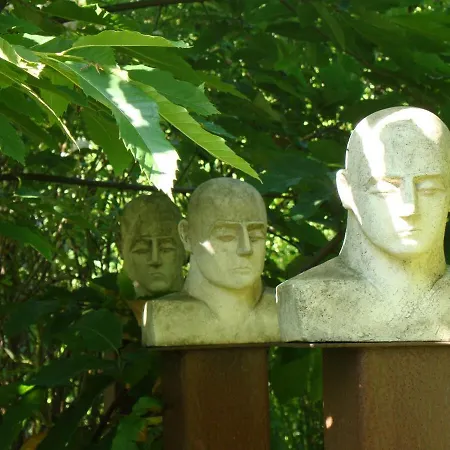 Auf Dem Kuenstlerhof アパート